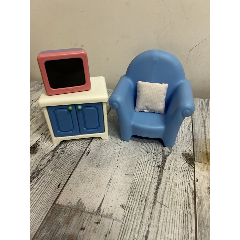 Vintage Little Tikes My Size Barbie Doll House Living Room Chair Tv Stand Pillow